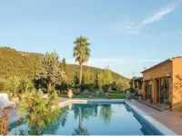 Pretty Villa with Sun Loungers - 別墅