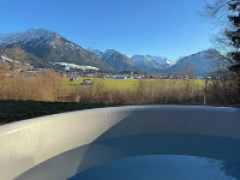 Vacation home Allgäu: eat-in kitchen, fireplace, 4 bedrooms, 3 bathrooms, terrace & hot tub