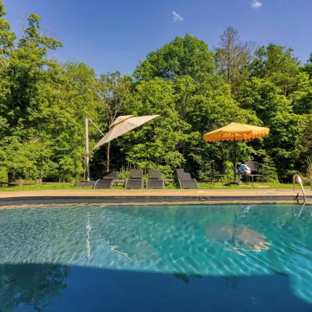Longview Pond Lodge by AvantStay