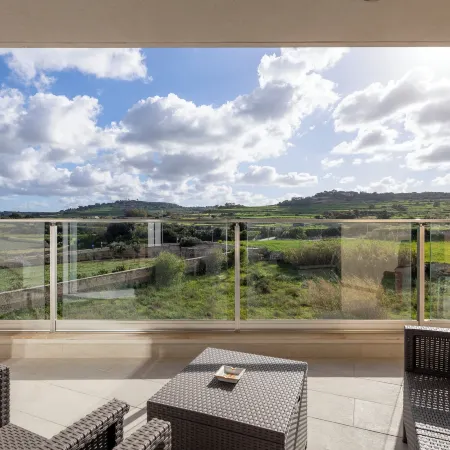 Sunlit Modern Home Country Views Xemxija