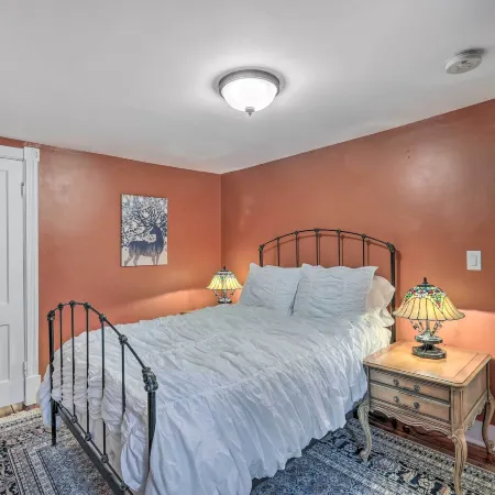 Charming Lambertville Retreat - 1 Mi to River!
