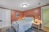 Charming Lambertville Retreat - 1 Mi to River! - 3-Star