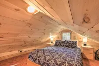 Pet-Friendly Ellsworth Cottage on Branch Lake - Parkplatz