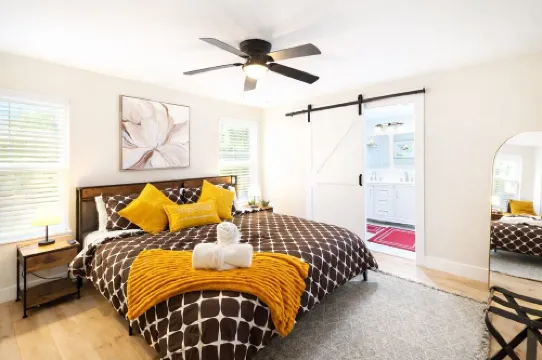 Luxurious Home in Irving TX w/ HOT TUB