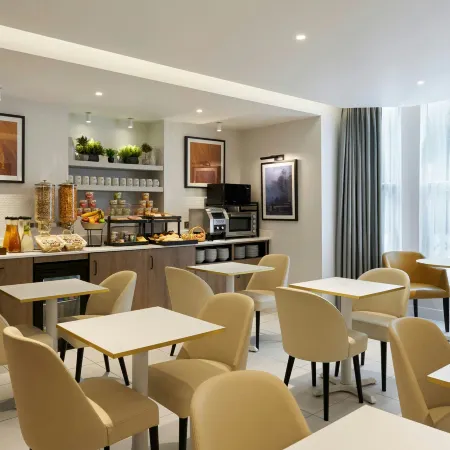 Four Points Flex by Sheraton London Kensington Olympia Отели рядом с достопримечательностью «Фулхэм»