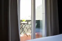 Avenue Hostel & Suites