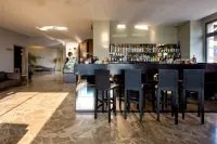The Ray Hotel and Studios - bar