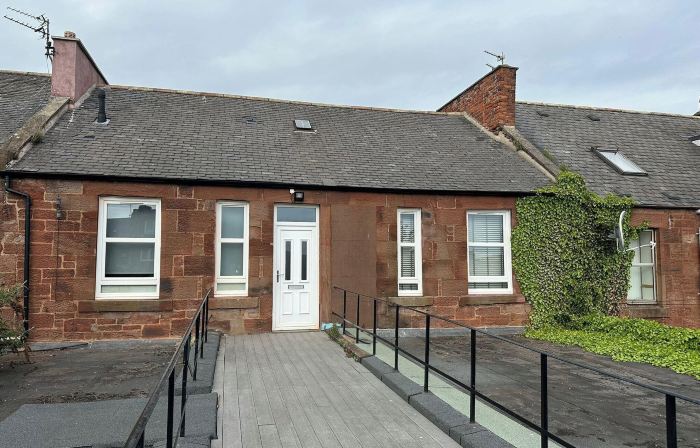 Central 3-Bed Seaside Apartment - Sleeps 5
