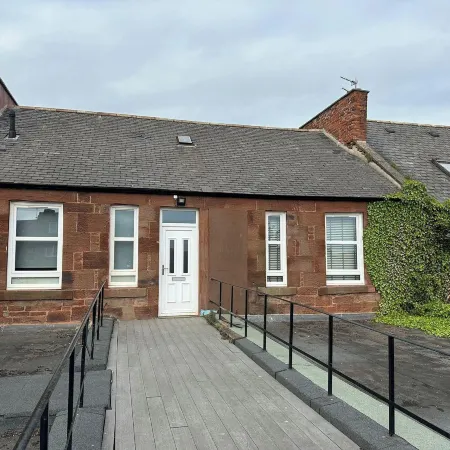 Central 3-Bed Seaside Apartment - Sleeps 5