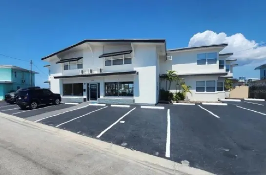 Cozy 1 Bedroom Getaway • Walk to Clearwater Beach