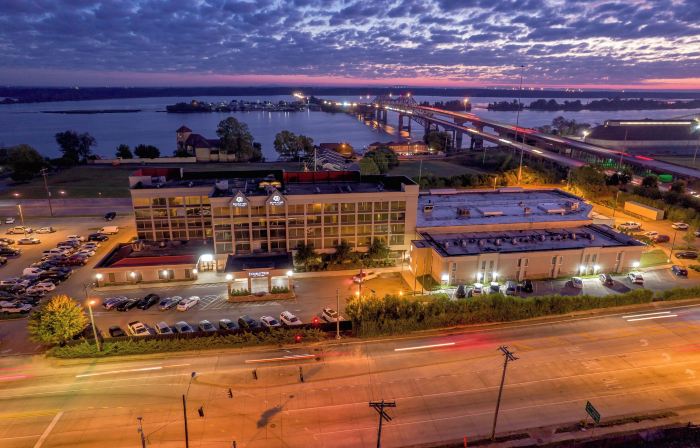 DoubleTree by Hilton Decatur Riverfront