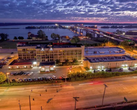 DoubleTree by Hilton Decatur Riverfront Hotels in Decatur
