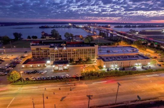 DoubleTree by Hilton Decatur Riverfront