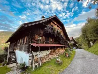 Old Farmhouse at 1,100 m Altitude Between Katschberg and Lake Millstätter See. Hoteles en 