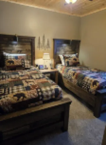 Otter Place: Lakefront Cabin, Generator, Wi-Fi, Free Firewood, No Cleaning Fee!