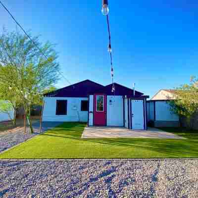 Modern Urban Oasis Conveniently Located near Downtown Phoenix. Hotel Exterior