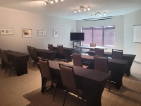 Country Inn & Suites by Radisson, Appleton Airport - Fox River Mall Area