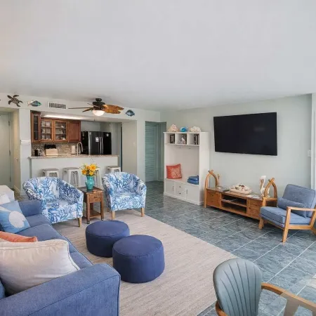 Beachfront Hotspot - New Furnishings - Pool - 1st Floor