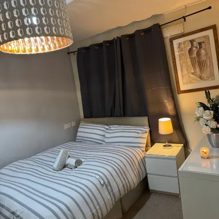 Casa En-suite room w fast wifi, Netflix garden view