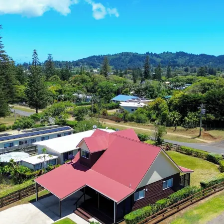 Pitcairn House Hotels in Burnt Pine