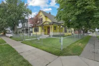 Maple Manor City Scene - شقق