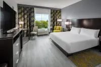 DoubleTree by Hilton Sarasota Bradenton Airport - parking