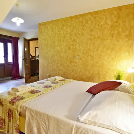 Lovely ground-floor flat with shared pool in Tar