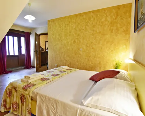 Lovely ground-floor flat with shared pool in Tar 타르 호텔