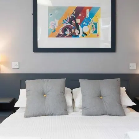 Standard Double Room Отели рядом с достопримечательностью «Хайбери»