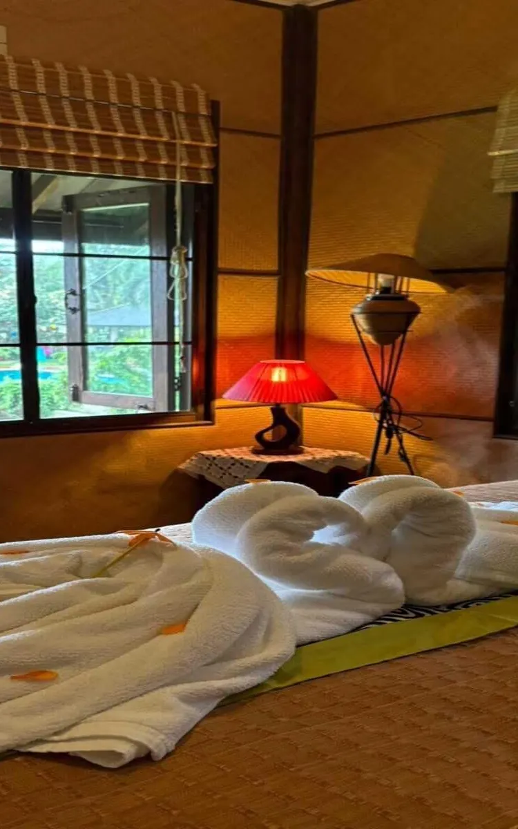 ห้องดีลักซ์วิวสระว่ายน้ำ(เตียงใหญ่)