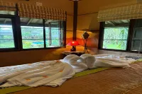 Palette Luxe Elephant Camp Maerim