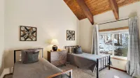Blue River Hideout by Avantstay Private Hot Tub + Fire Pit + Sunroom + Mountain Views - Country Houses