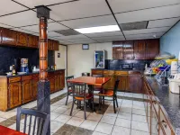 Days Inn & Suites by Wyndham Marshall Hotels in Marshall