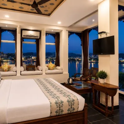 Wonder View Palace - A Lake Pichola Hotel Near Ambrai Ghat, Udaipur Отели рядом с достопримечательностью «Яг Мандир - Лейк Гарден Палас»