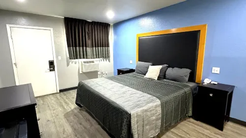 Coachman's Inn & Suites - Inns
