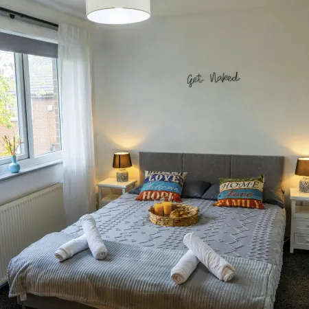 Garden House | Free Parking, Hospital & Reservoir