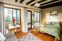 Bumblebrook Farm Motel - 3-Star