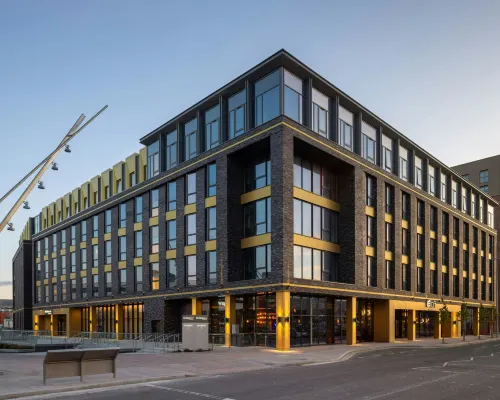 Aloft by Marriott Belfast Titanic Quarter Hotels near قلعة بلفاست