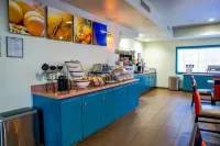 謝拉維斯塔舒適套房飯店-近華楚卡堡 - 停車場