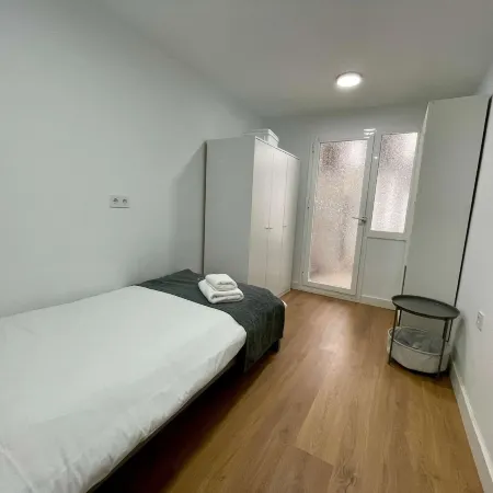 Studio 2 Bed-1 Bathroom for 3 NO Terrace F-3