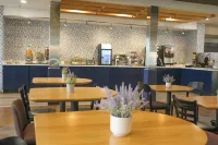 AmericInn by Wyndham Brookfield - 朝食