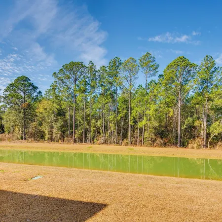 Nurse-ready Rental 2 Mi to UWF Campus & Hospital!