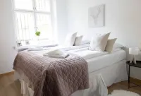 2Ndhomes Central 85m2 2Br Apartment - Condos