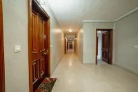 Downtown Stylish Apartment with Garage by Vacationy - Condos