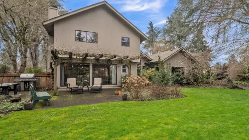 Eugene - Close to Everything 3 Bedroom Home by RedAwning