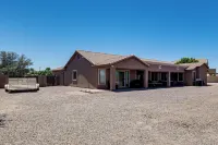 Spacious Backyard! Family Haven in San Tan Valley - Homestays