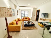 Arty & Cozy Modern Apartment  Near Lake & Airport - 3-Star