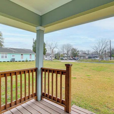 Fully Updated & Convenient! Baytown Home Near Dtwn