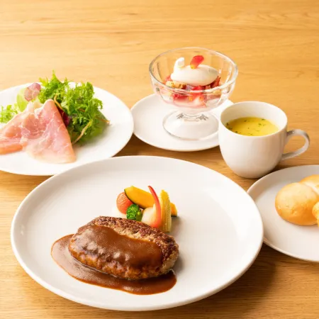 Igashira Onsen Chat Palace Отели в г. Моока
