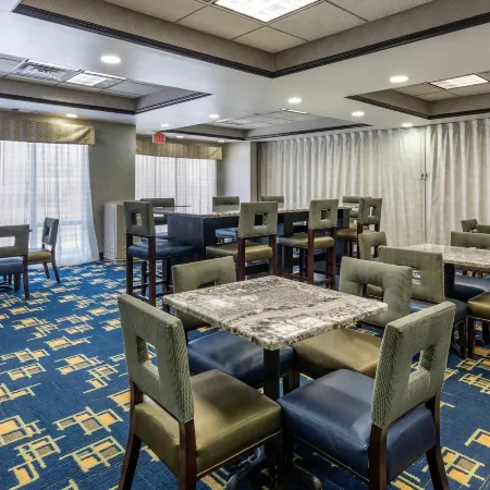 Comfort Inn & Suites Pauls Valley - City Lake